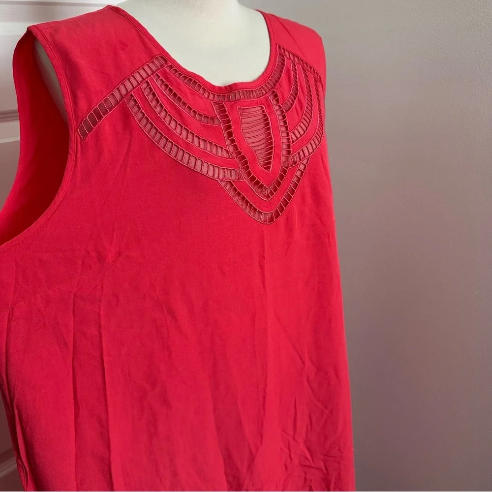 Elegant Red Sleeveless Dress - Picture 3 of 7